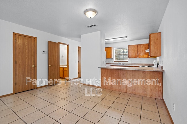 Building Photo - 892 S Curtis Ave