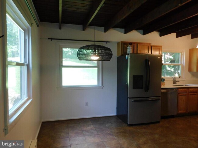Building Photo - 229 Sunset Ln