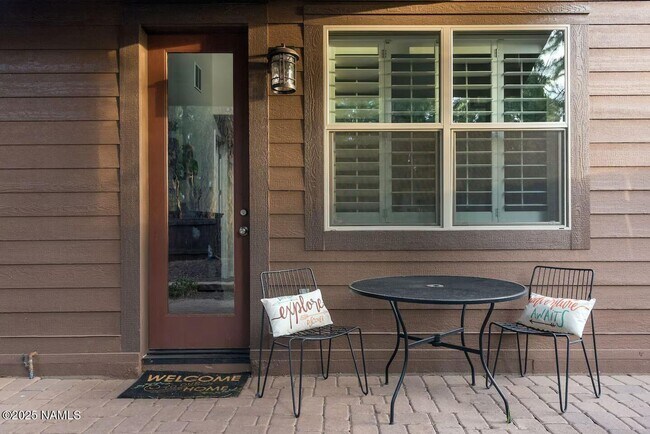 Building Photo - Elegant Presidio in the Pines Home! 5 Bed, 2.5 Bath + 2 Car Gar. & A/C! Students & Small Pets OK!...