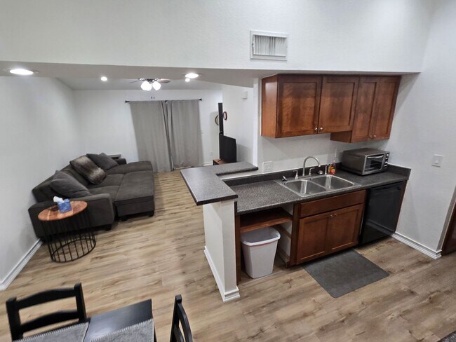 Building Photo - West-Flagstaff Condo in the Arbors - 2 Bed, 2 Bath - Students OK! 1 Sm. Pet OK! Avail. July 10th!!