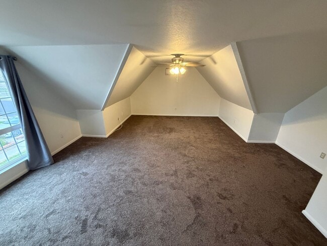 Building Photo - Beautiful 4-Bedroom Home in the Heart of Valencia!