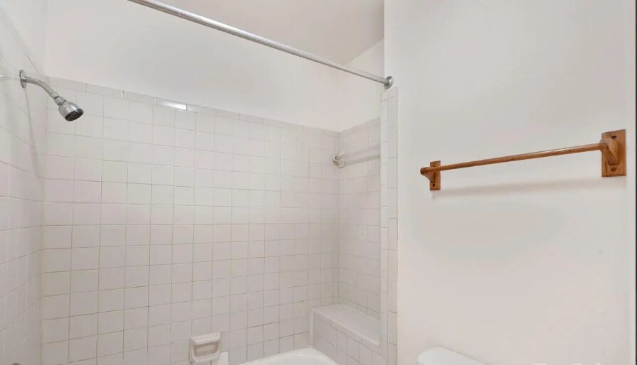 Building Photo - 1227 Rollins Ave