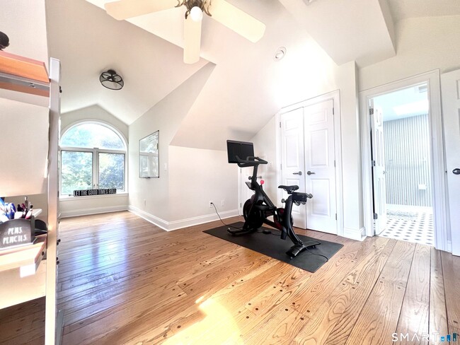 Building Photo - 32 Regents Pk