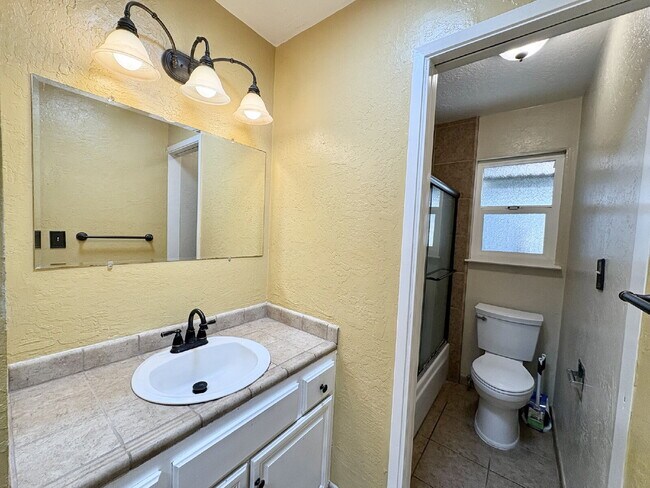 Building Photo - Charming 4-Bed by the Lake in Morgan Hill