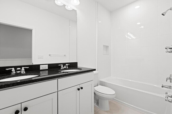 Building Photo - 4416 Longwood Lk Sq