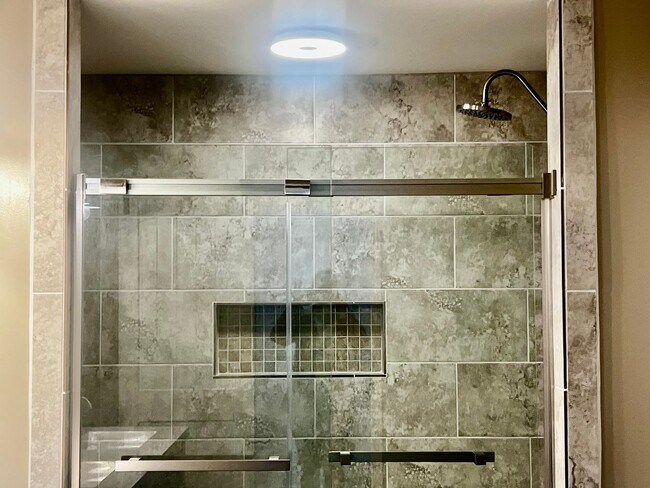 Building Photo - 95 Oakwood Dr