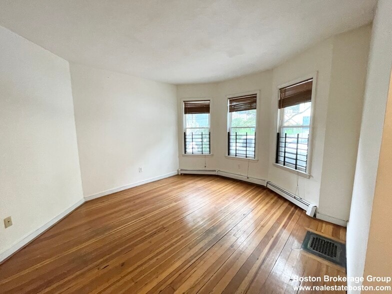 Building Photo - 7 Iroquois St