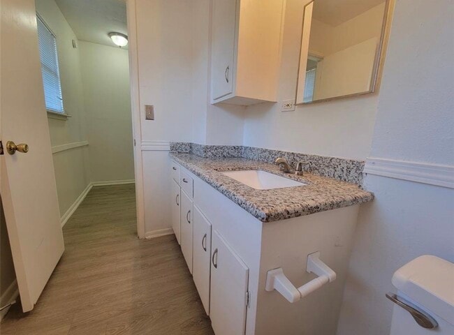 Building Photo - 806 Danna St