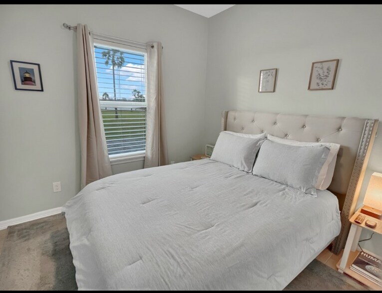Building Photo - 86 Bethpage Dr
