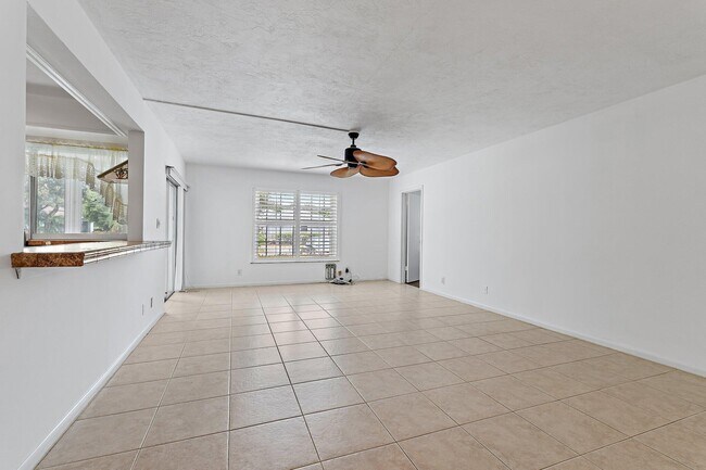 Building Photo - 5570 Tamberlane Cir