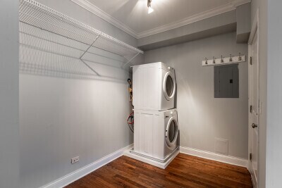 Building Photo - 722 W Addison St