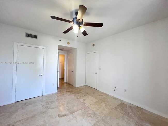 Building Photo - 1060 Brickell Ave
