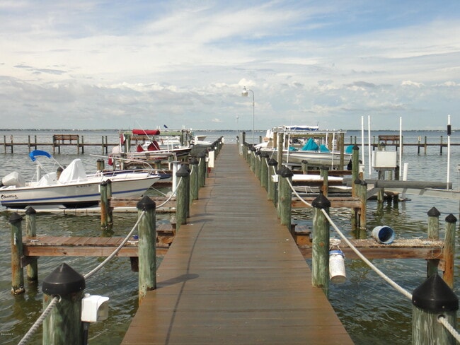 Building Photo - 230 Cape Shores Cir