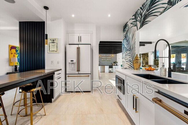 Building Photo - 2325 N Girasol Ave