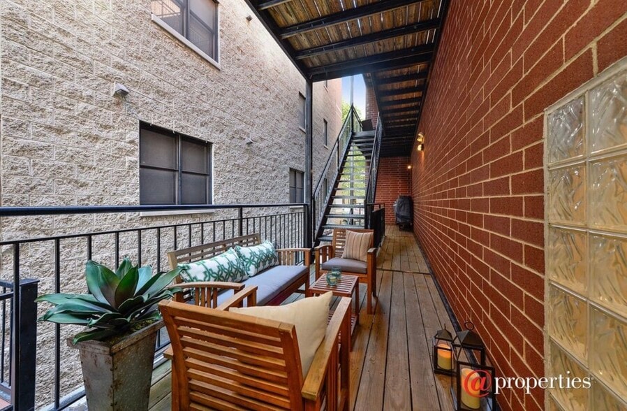 Balcony area - 835 W Bradley Pl