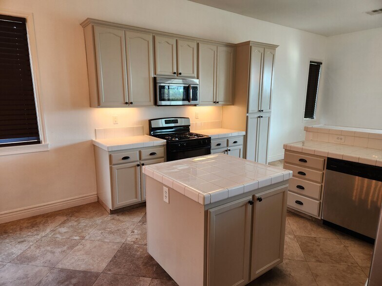 Building Photo - 68887 Panorama Dr