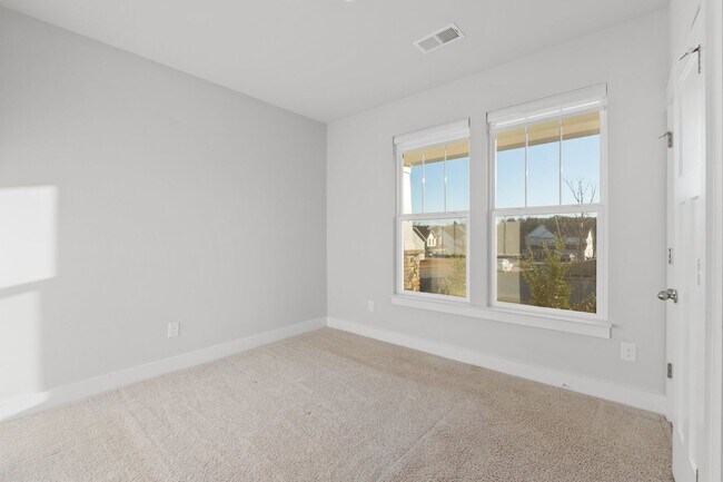 Building Photo - Beautiful 4 Bedroom Home