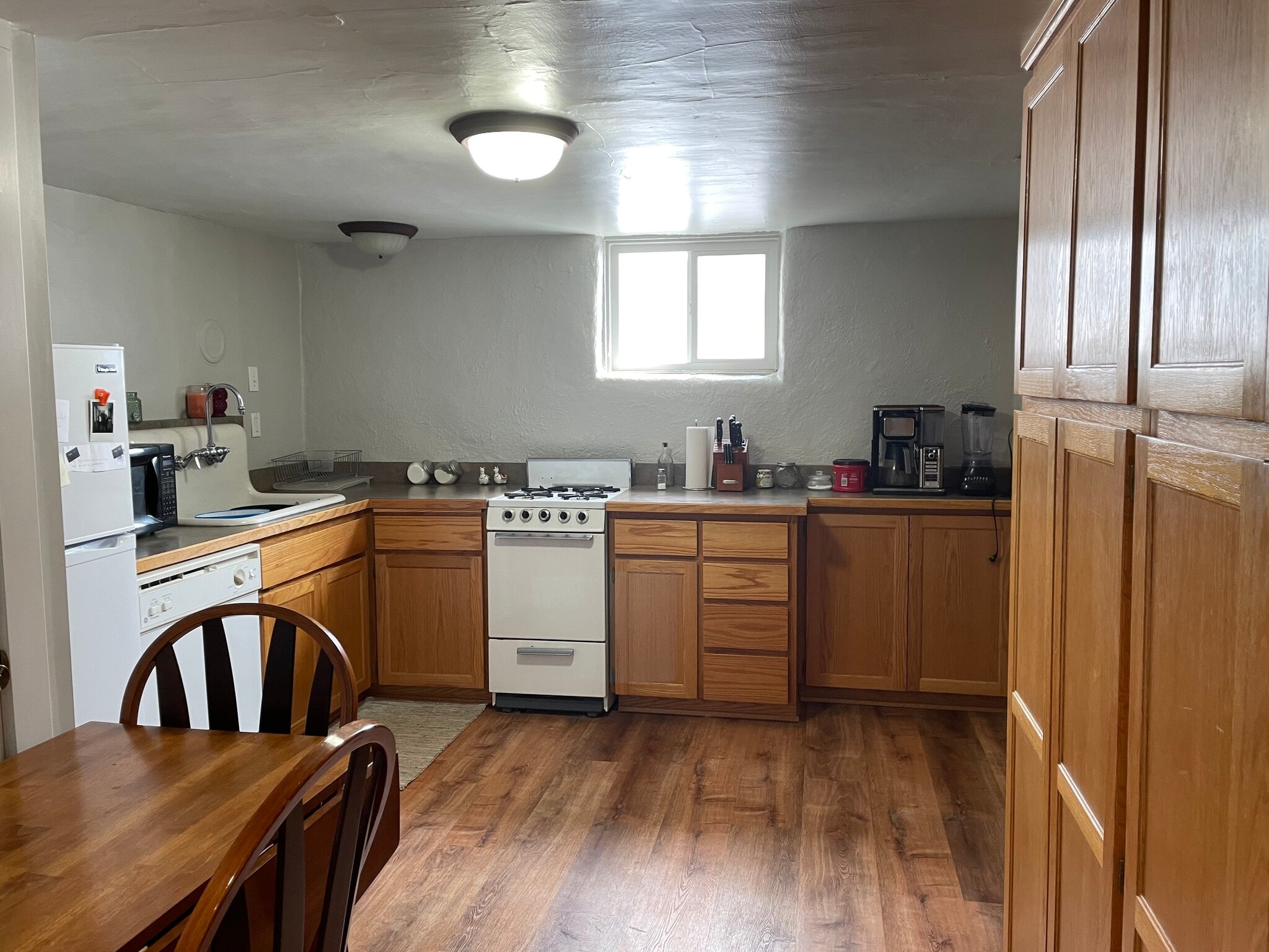 Kitchen - 407 B South 6th Street