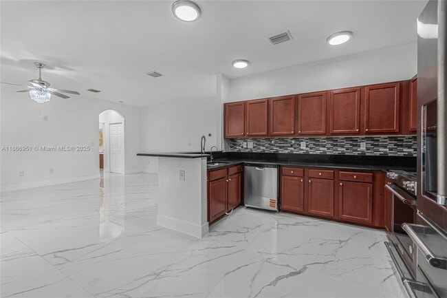 Building Photo - 642 SE 37th Pl