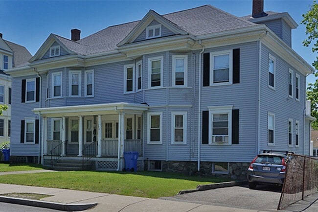Building Photo - 2 bed1bath unit in Waltham is available in 9/1