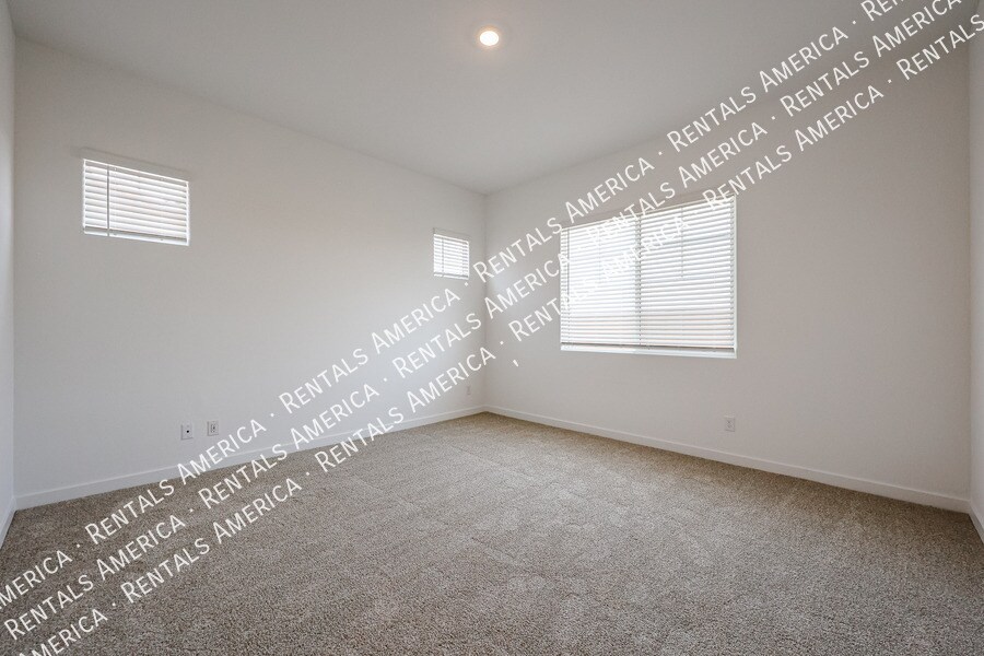 Building Photo - 23075 E Lords Wy