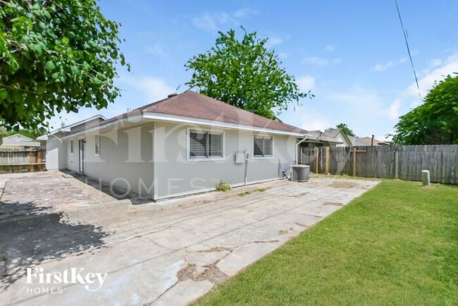 Building Photo - 3843 Buckhurst Dr