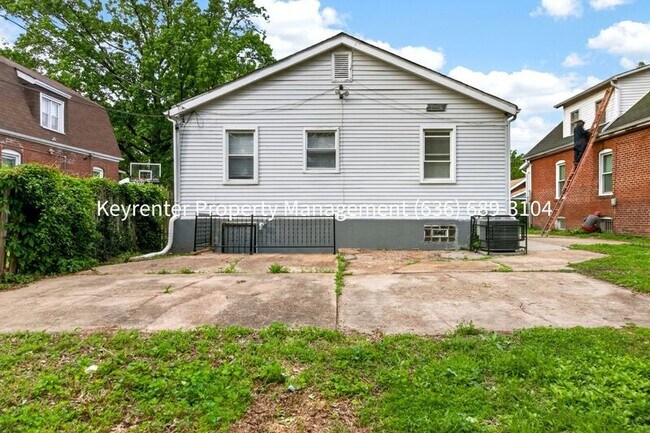 Building Photo - 5936 Theodore Ave