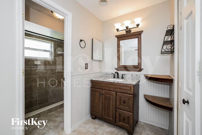 Building Photo - 585 Koala Dr
