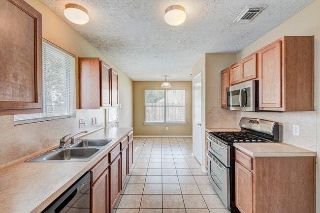 Building Photo - 1402 Sycamore Leaf Way