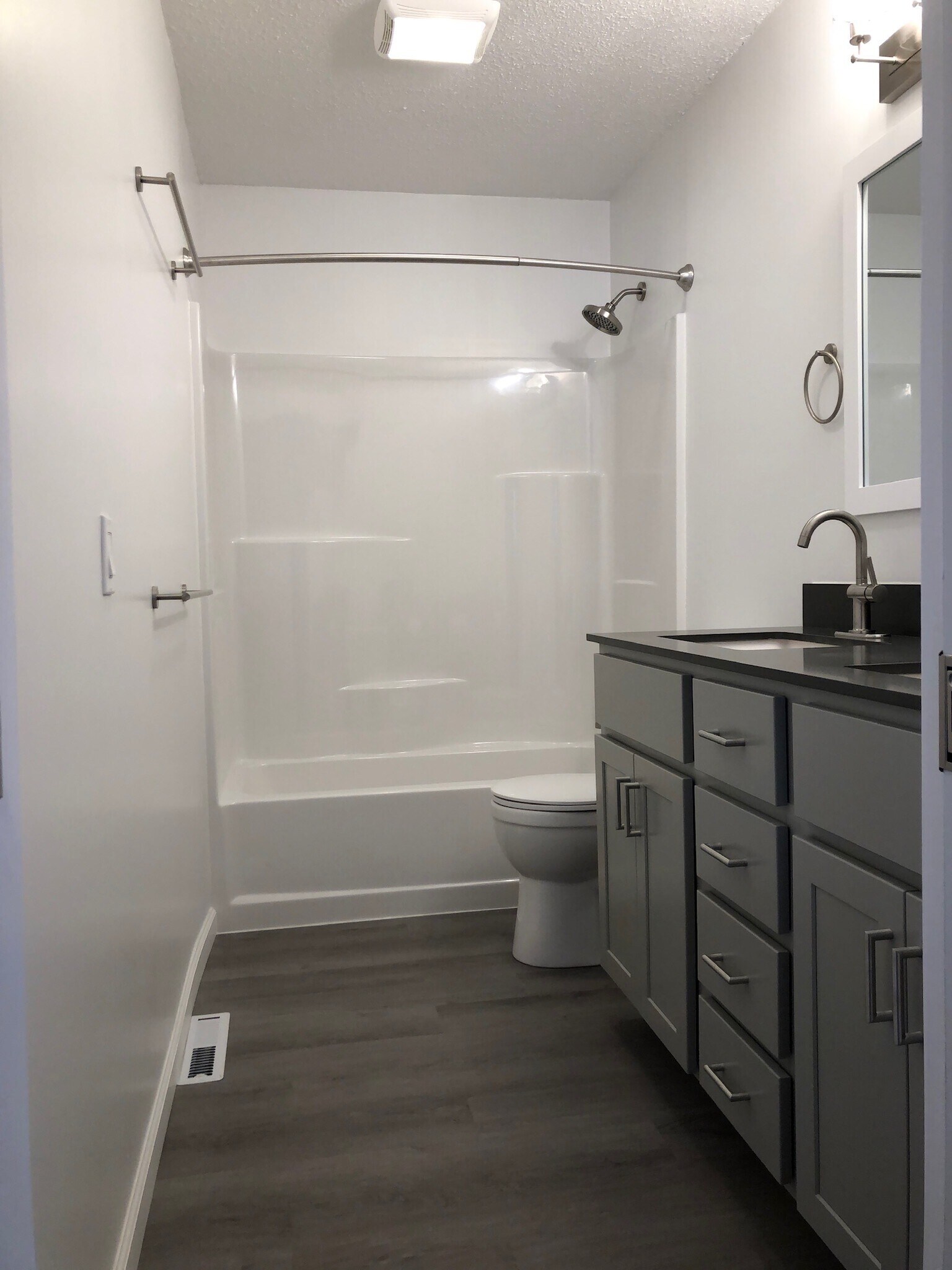 Bathroom - 806 Northlawn St NE