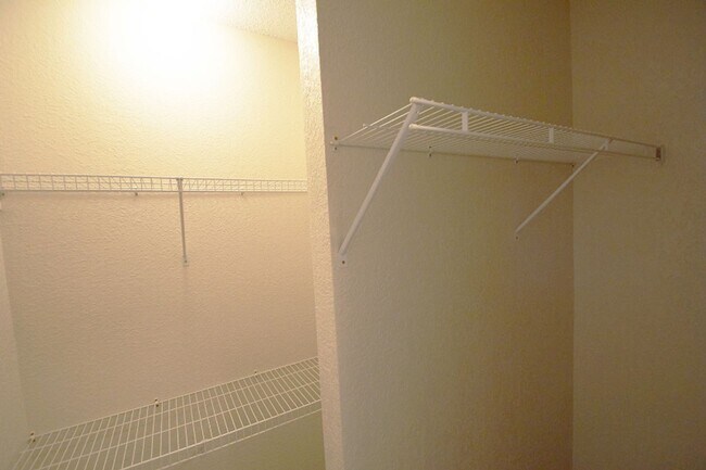 Building Photo - Pinto Suite