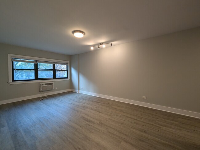 Building Photo - 1437 N Dearborn St