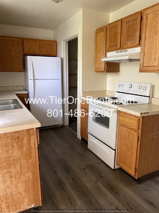 Building Photo - NO DEPOSIT option available for qualified renters!