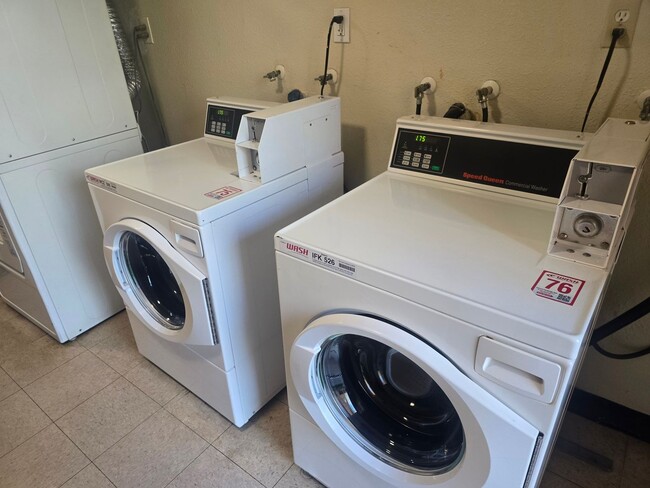 Building Photo - 1 Bed 1 Bath Close to Lake Murray