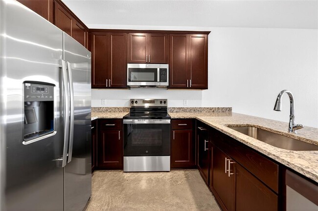 Building Photo - 628 Pacific Crest Trl