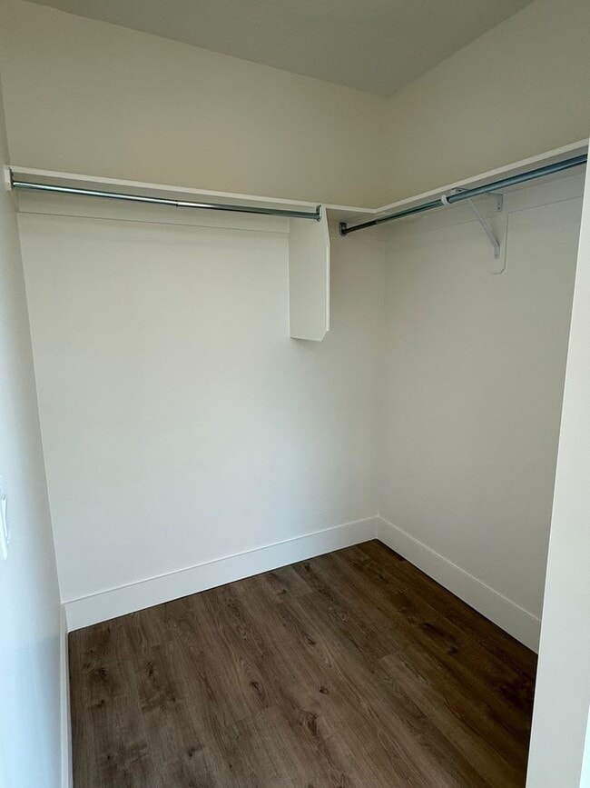 Building Photo - Valley Apartments