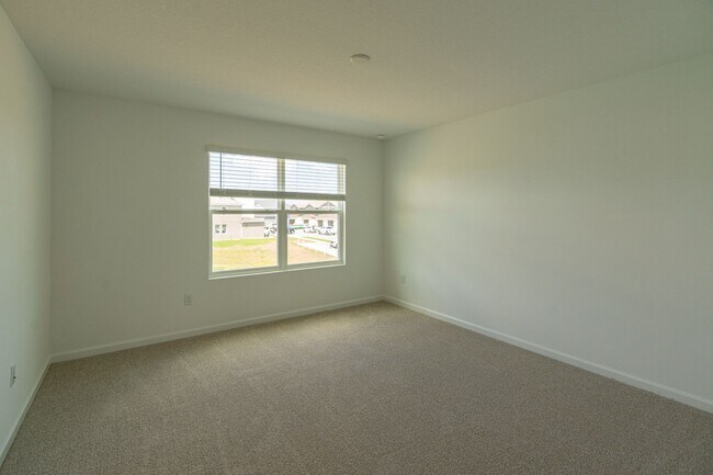 Building Photo - Almost Brand New 3 beds 2.5 baths in East ...