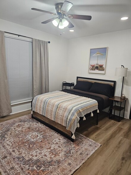 Building Photo - 4833 Zenith St