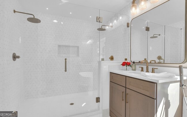 Building Photo - 459 Lester road