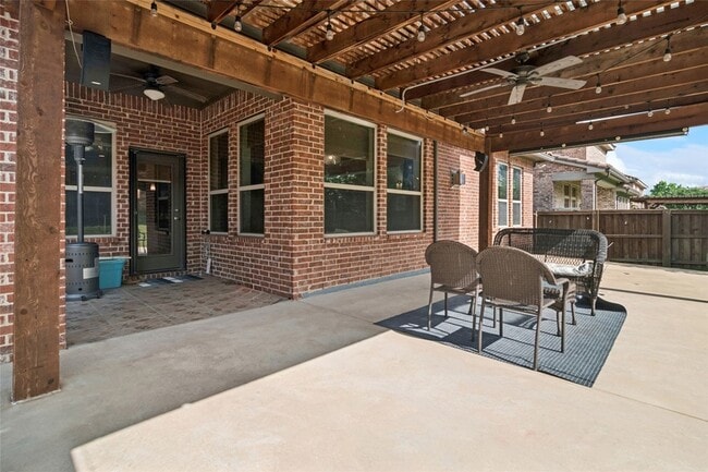 Building Photo - 6715 Castillo St