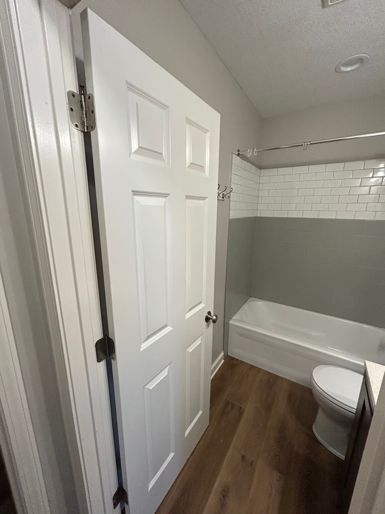 Building Photo - 950 29th Ave NE