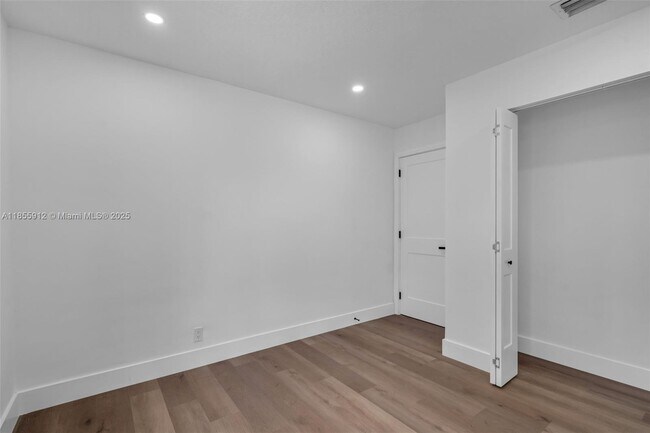 Building Photo - 3732 SW 16th St