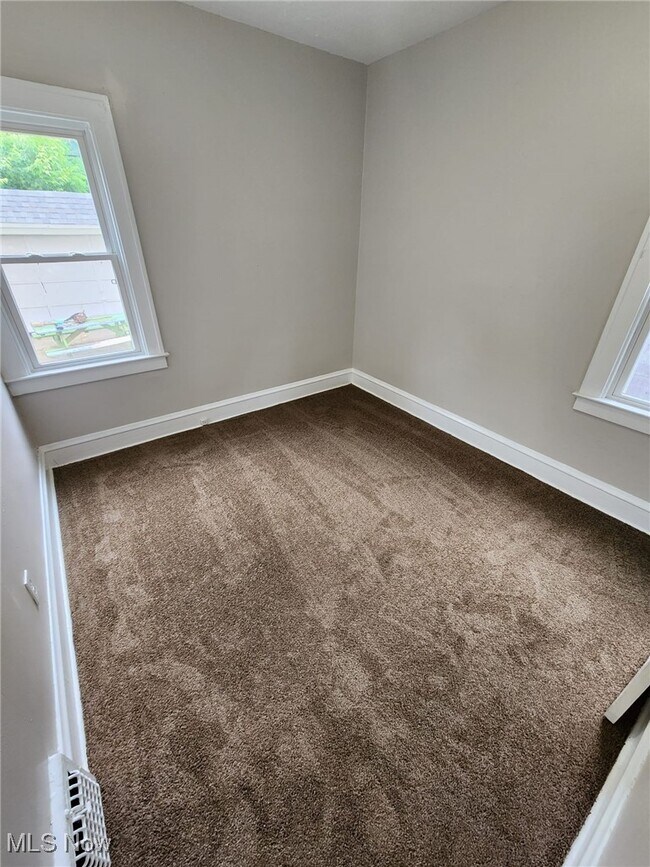 Building Photo - 2200 W 104th St