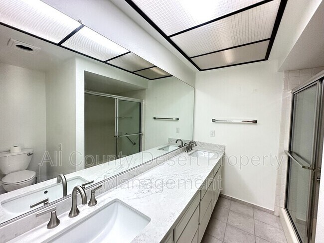 Building Photo - 1675 N Fairway Cir E