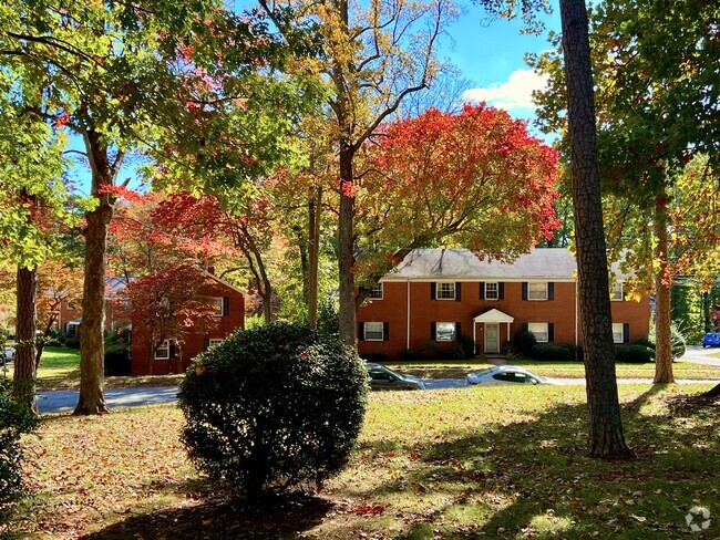 Building Photo - Lindley Park Manor