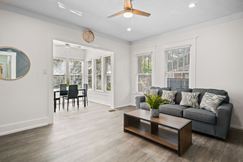 Building Photo - 2009 W Dekle Ave