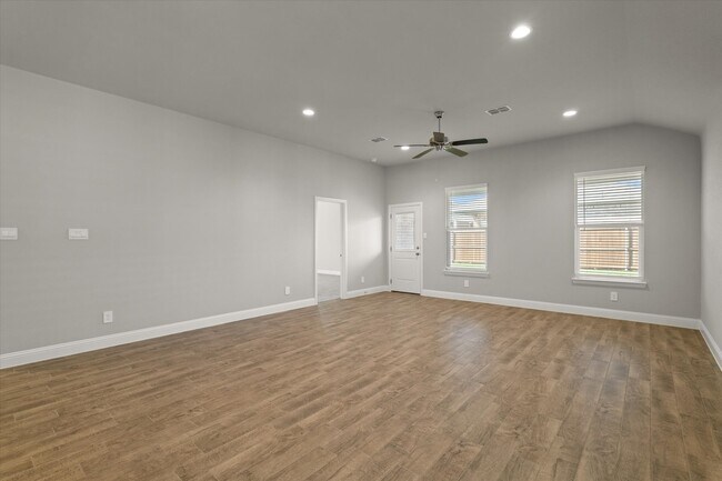 Building Photo - 1704 Woodpecker St