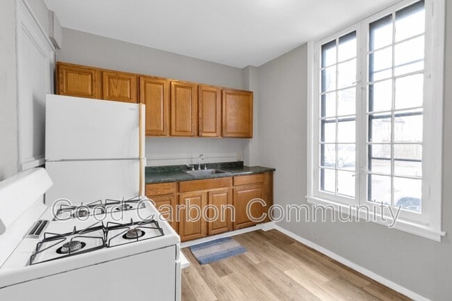 Building Photo - 328 Elmwood Ave