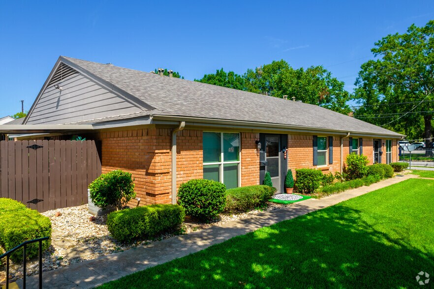 Towne Oaks Townhomes 4001 Old Bullard Rd Tyler TX 75701 Apartment Finder