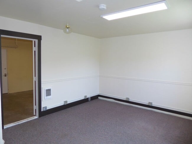 Building Photo - Pet Friendly Valley 2 story town home 2BD/...